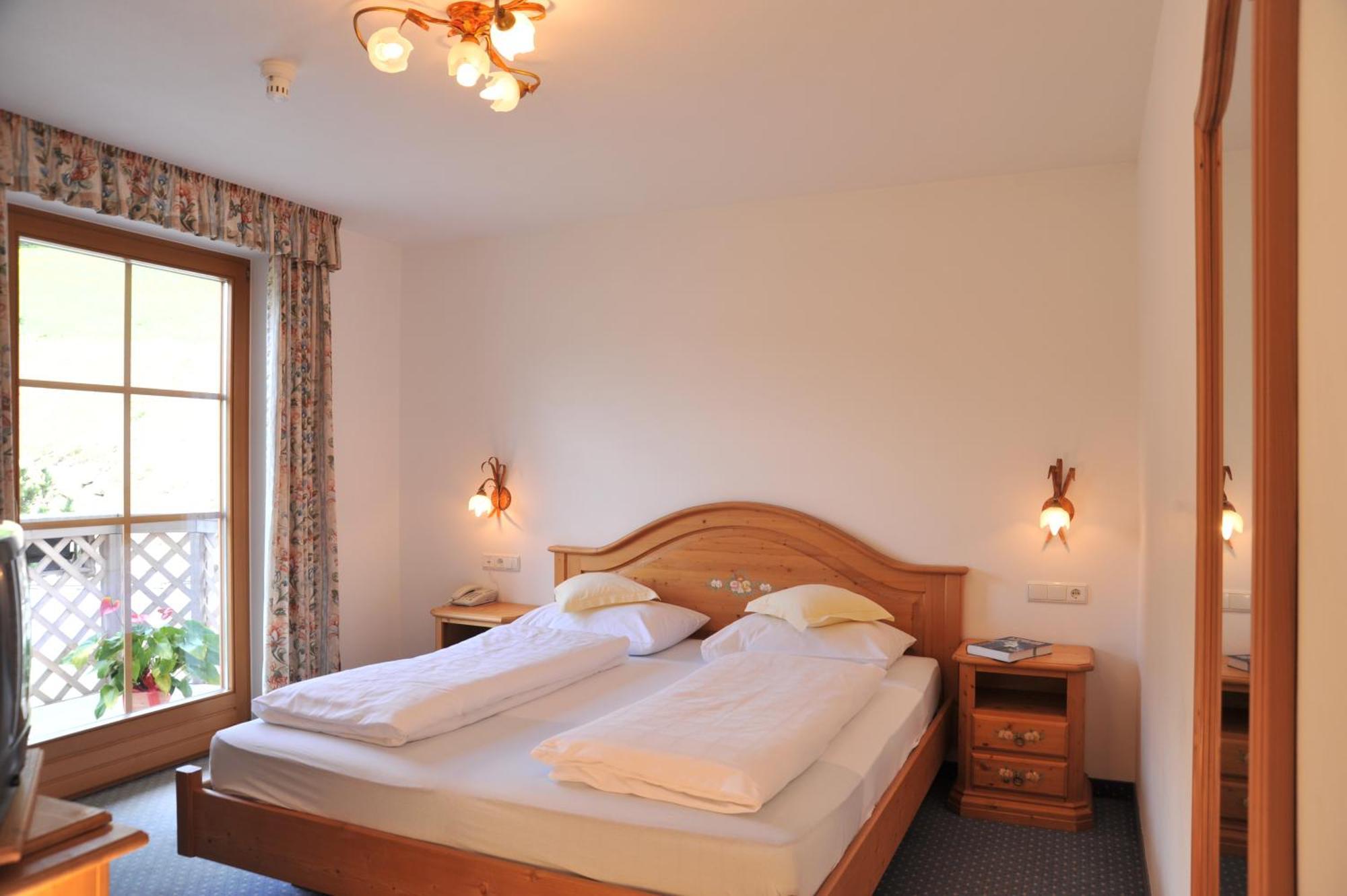 Turmhotel Gschwendt Planca di Sopra Exteriör bild
